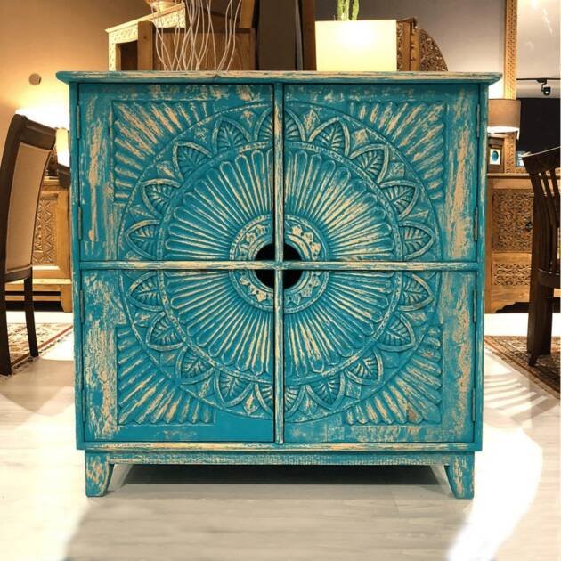 ANTİK TARZ EL OYMA DOLAP M571